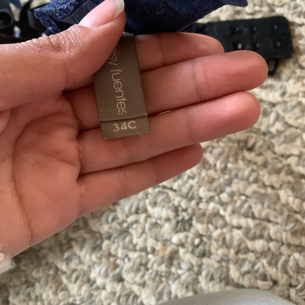 Bras - Picture 4 of 4